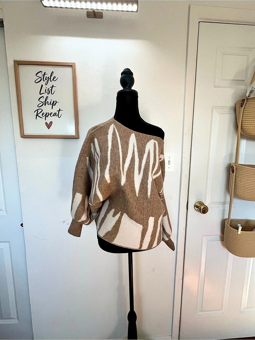 Taupe & cream abstract oversized sweater — XL / US 12